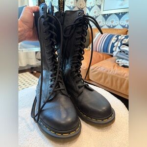 Dr Martins mid calf boots, size 7